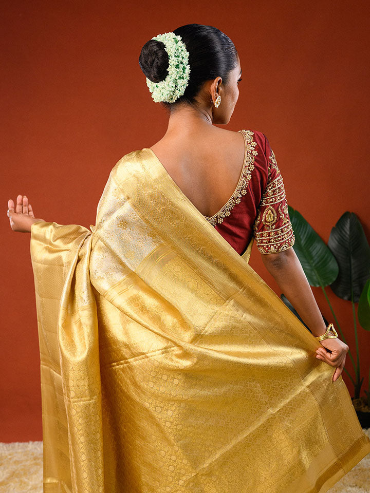 Aanchal or pallu of Ichchhapuron's Sona saree, a tissue kanjeevaram with a broad golden border and traditional weave