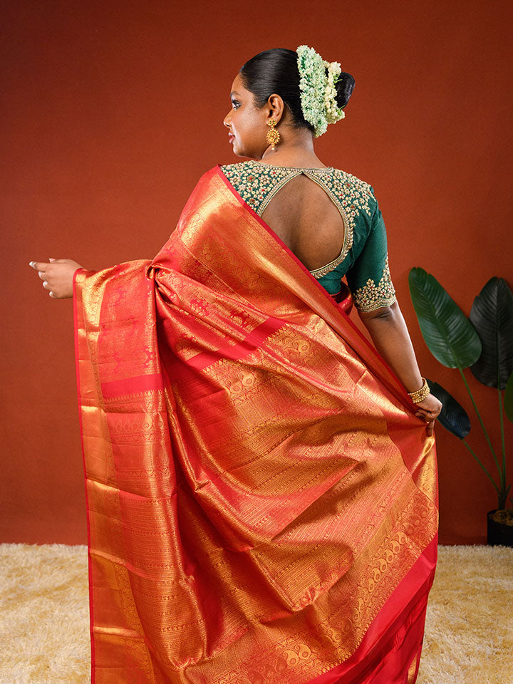 Aanchal or pallu of Ichchhapuron's Kumkum saree, a tissue kanjeevaram with all over jaal work
