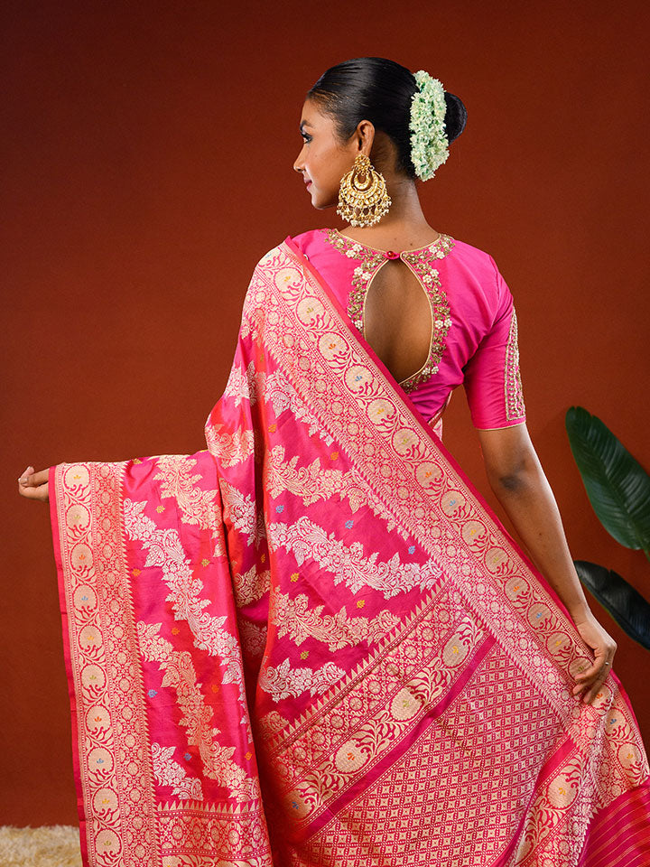 Aanchal or pallu of Ichchhapuron's Gulaab saree, an exclusive Benarasi on katan silk, with Alfi zari and handwoven lehriya design